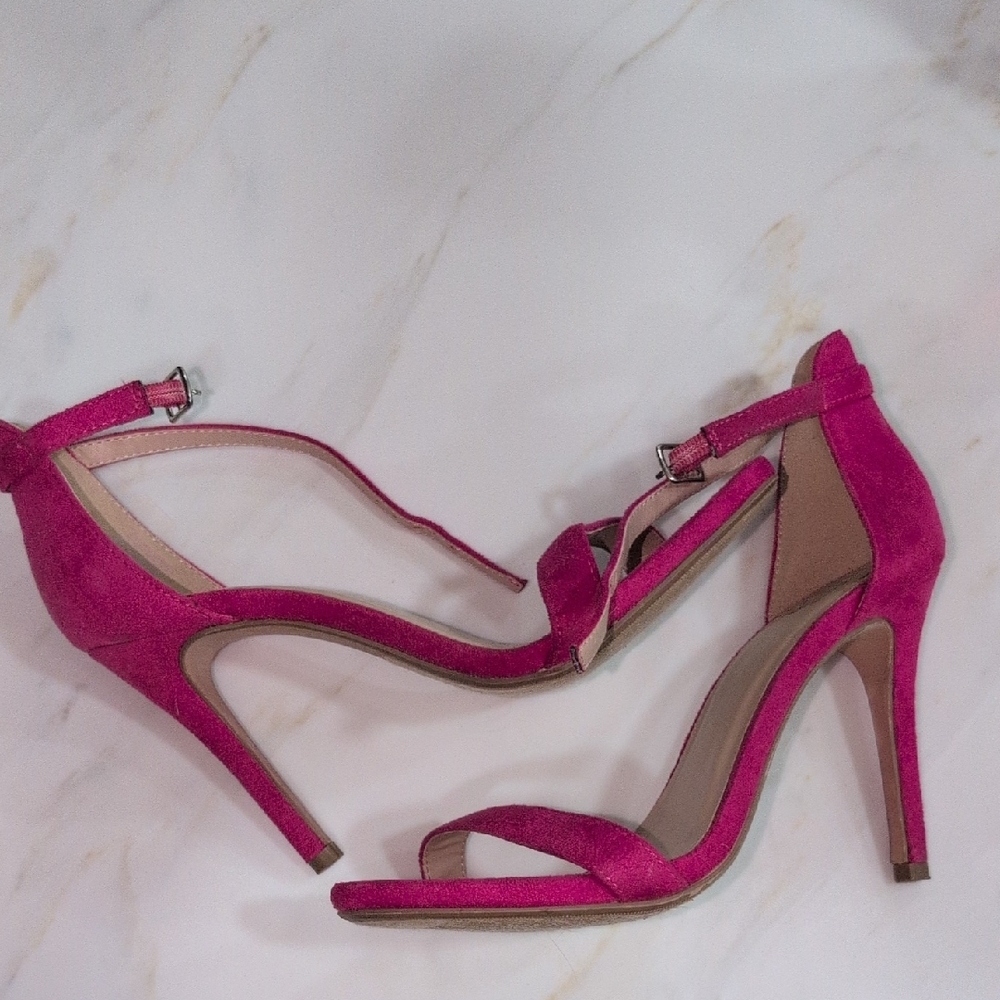 Chic Fuchsia Strappy Heels